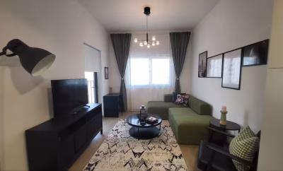 Modern 2-Bedroom, 5-Min Walk from Metro & Festival Mall